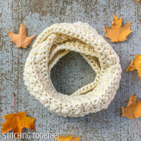 crochet infinity scarf made with chunky yarn 